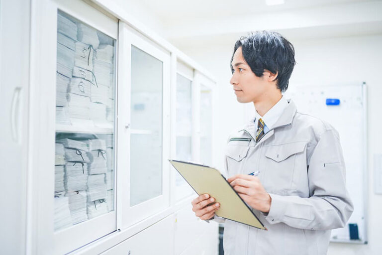 衛生管理者とは?仕事内容や資格取得の方法を解説 | ロジスティクスを学ぶ | キチナングループ|物流を軸としたロジスティクスサービス